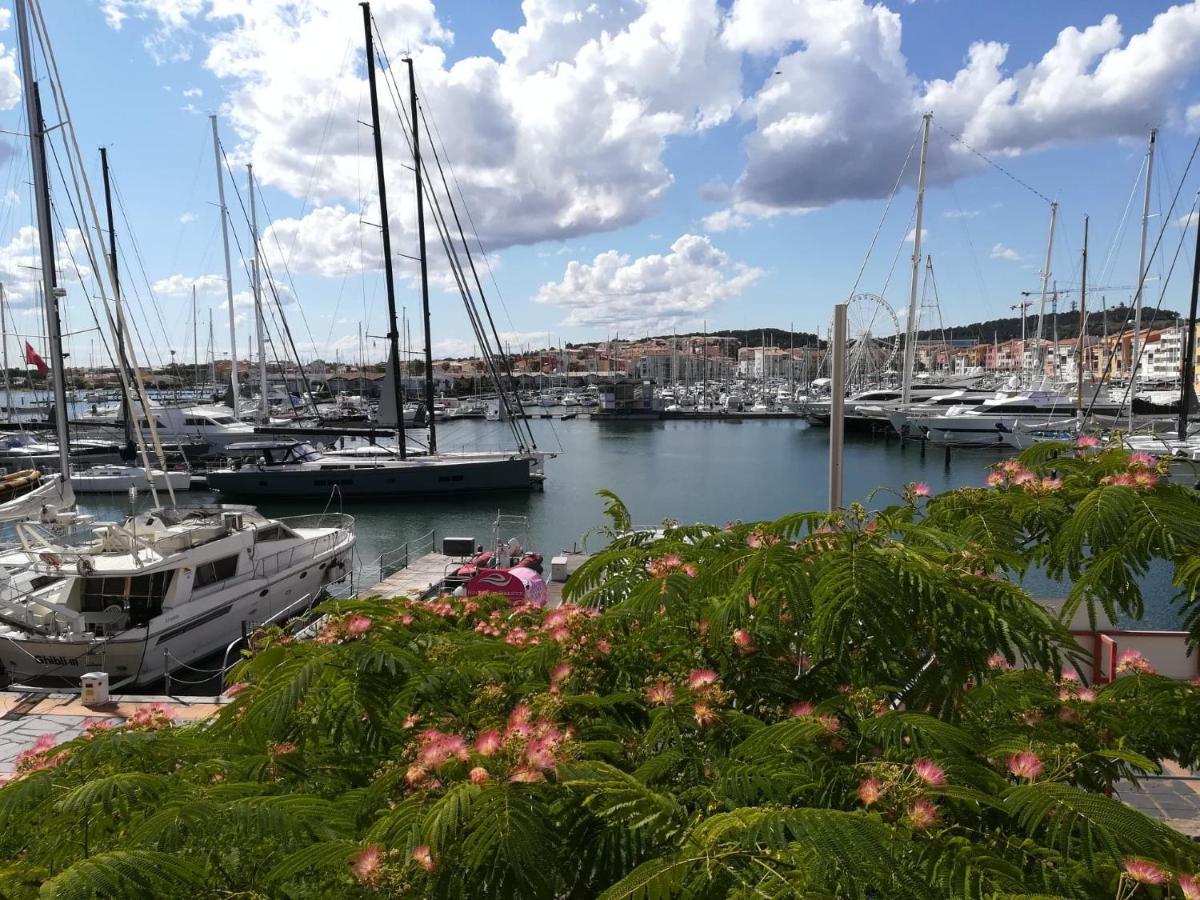Appartement 1Ere Ligne Vue Port Avec Balcon, Piscine Agde Bagian luar foto