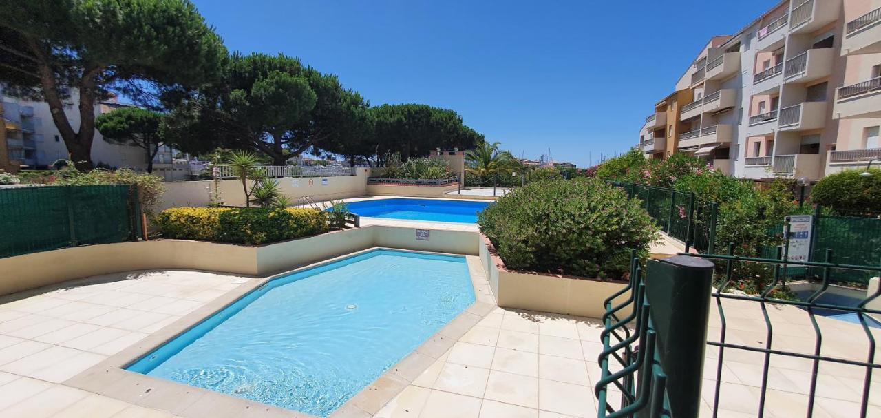 Appartement 1Ere Ligne Vue Port Avec Balcon, Piscine Agde Bagian luar foto